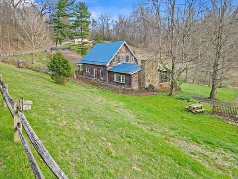 Photo of 17114 Mcdonald Road, Frazeysburg, OH 43822 (MLS # 226019308)