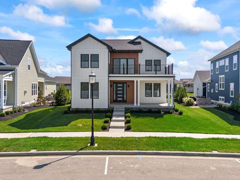 Photo of 3692 Beulah Pk Drive, Grove City, OH 43123 (MLS # 226008910)