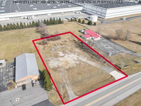 Photo of 2690 London Groveport Road, Groveport, OH 43125 (MLS # 226004754)