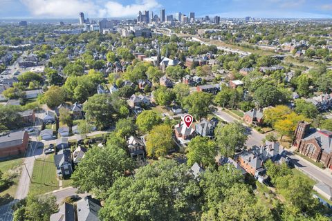 Tiny photo for 711 Oakwood Avenue, Columbus, OH 43205 (MLS # 225037508)