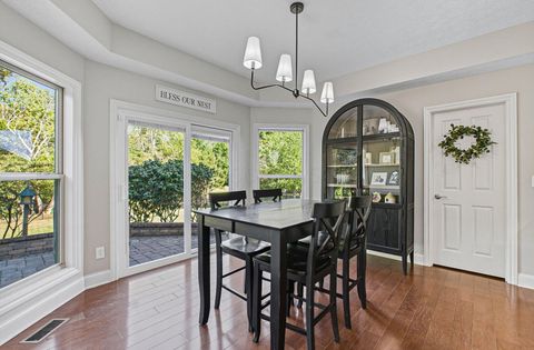 Tiny photo for 5712 Buckeye Parkway Parkway, Grove City, OH 43123 (MLS # 225037599)