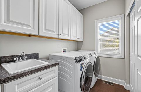 Tiny photo for 5712 Buckeye Parkway Parkway, Grove City, OH 43123 (MLS # 225037599)