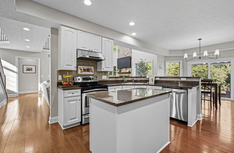 Tiny photo for 5712 Buckeye Parkway Parkway, Grove City, OH 43123 (MLS # 225037599)