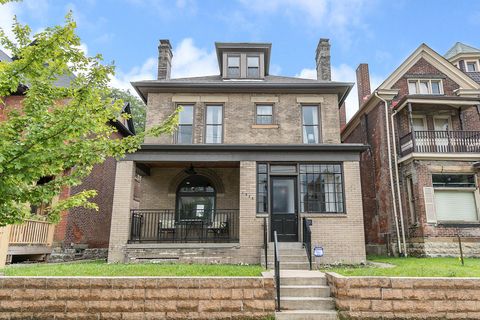 Photo of 1275 E Long Street, Columbus, OH 43203 (MLS # 225039841)
