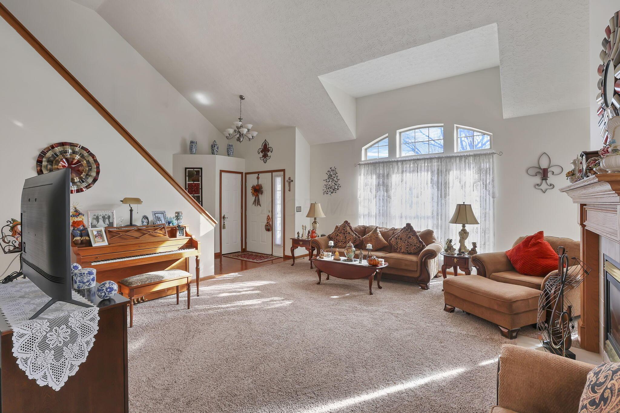 6324 Rossmore Lane, Canal Winchester, Ohio image 14