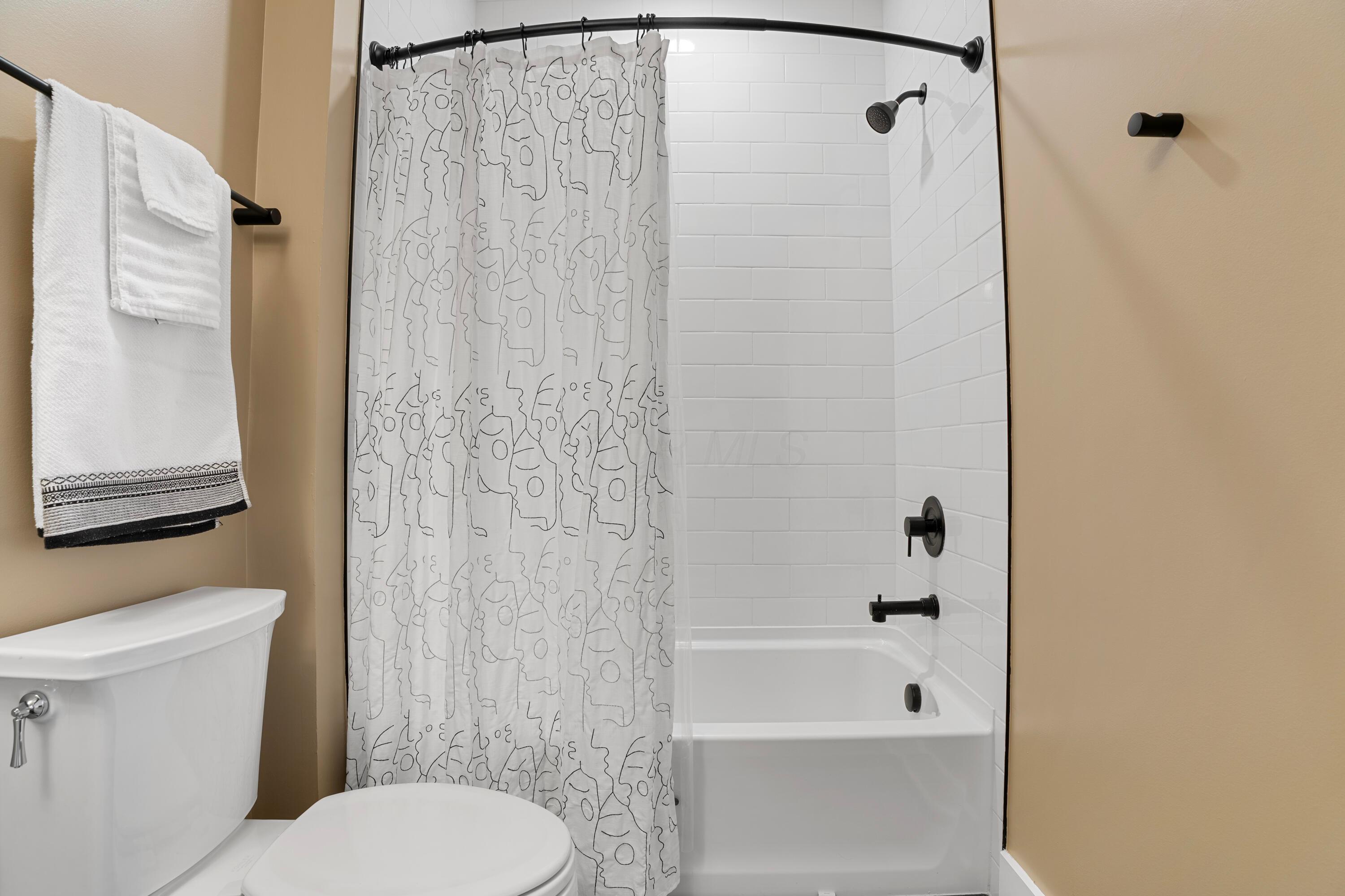 2288 Quarry Trails Drive, Columbus, Ohio image 10