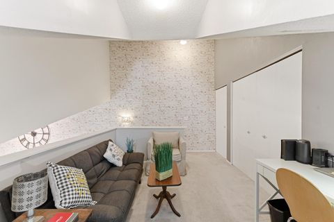 Tiny photo for 1001 Kingsbury Court, Newark, OH 43055 (MLS # 226003197)