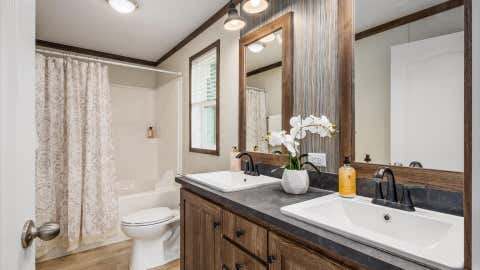 Tiny photo for 400 N Vernon Avenue, Newark, OH 43055 (MLS # 226021839)