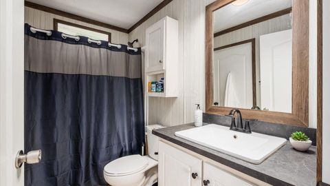 Tiny photo for 400 N Vernon Avenue, Newark, OH 43055 (MLS # 226021839)