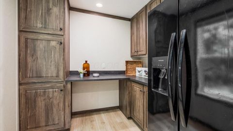 Tiny photo for 400 N Vernon Avenue, Newark, OH 43055 (MLS # 226021839)