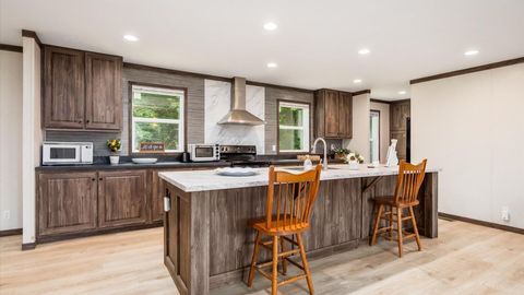 Tiny photo for 400 N Vernon Avenue, Newark, OH 43055 (MLS # 226021839)