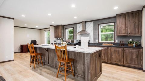 Tiny photo for 400 N Vernon Avenue, Newark, OH 43055 (MLS # 226021839)