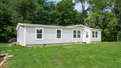 Photo of 400 N Vernon Avenue, Newark, OH 43055 (MLS # 226021839)
