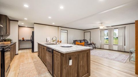Tiny photo for 400 N Vernon Avenue, Newark, OH 43055 (MLS # 226021839)