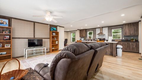 Tiny photo for 400 N Vernon Avenue, Newark, OH 43055 (MLS # 226021839)