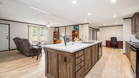 Tiny photo for 400 N Vernon Avenue, Newark, OH 43055 (MLS # 226021839)