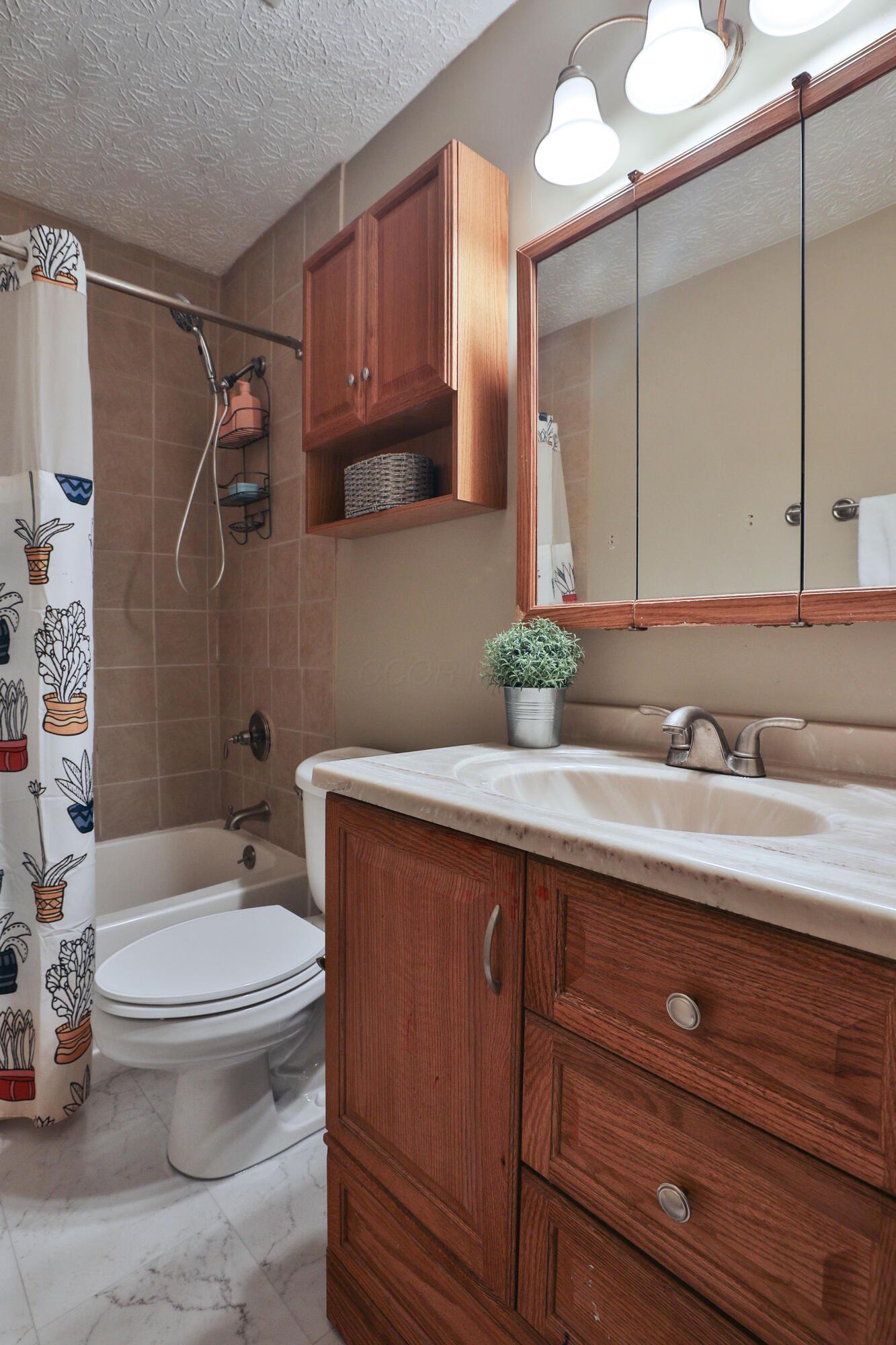 412 Greencamp Drive, Columbus, Ohio image 18