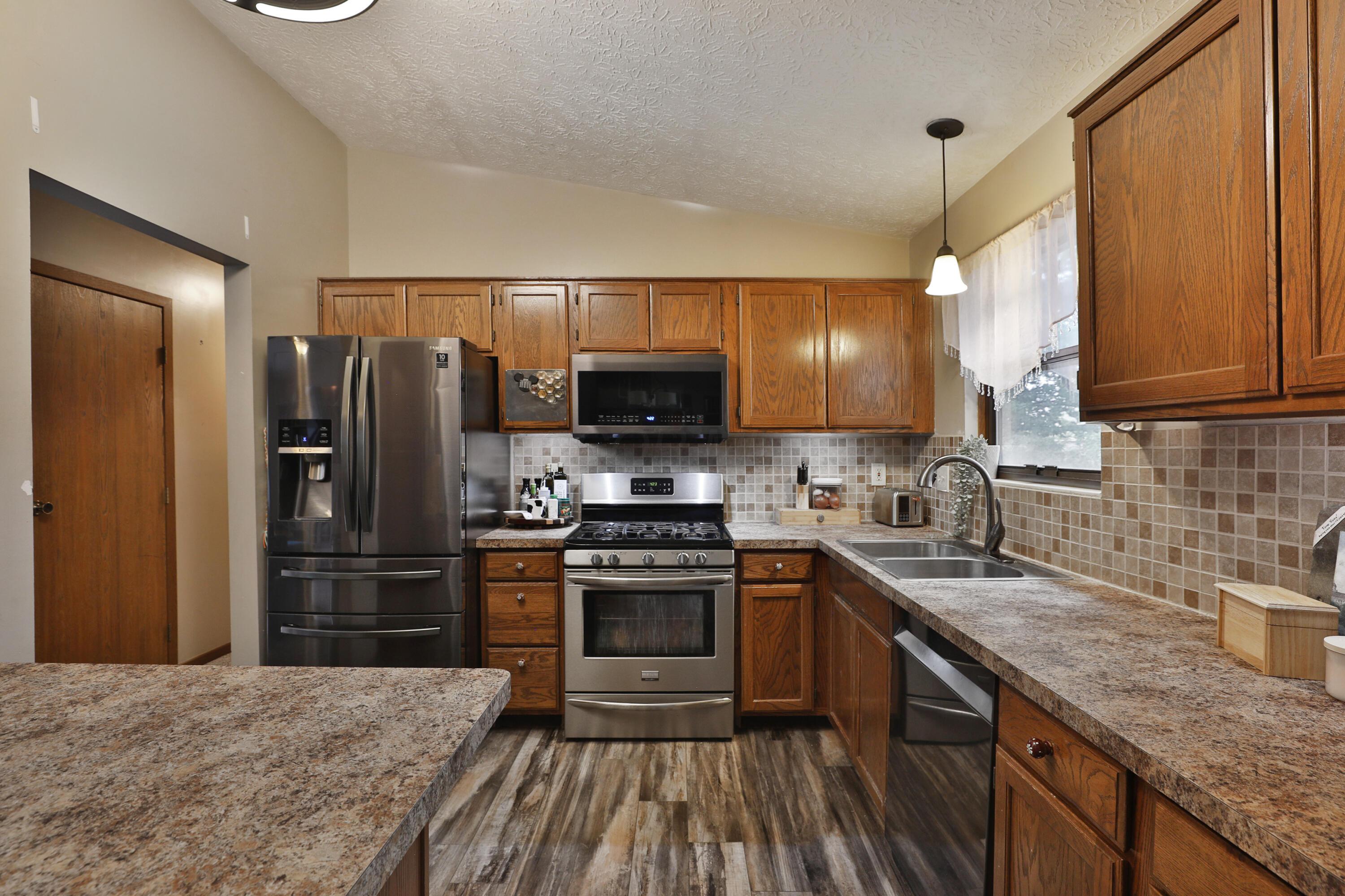 412 Greencamp Drive, Columbus, Ohio image 14