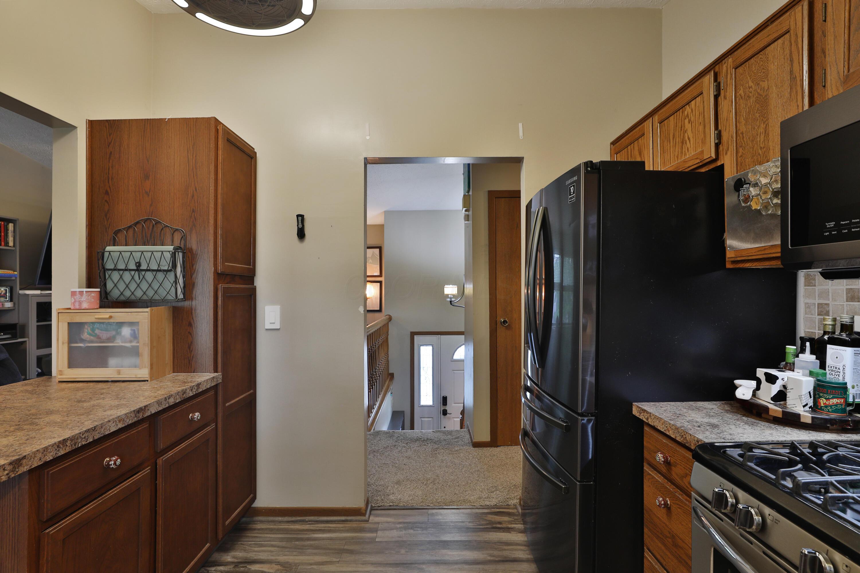412 Greencamp Drive, Columbus, Ohio image 17