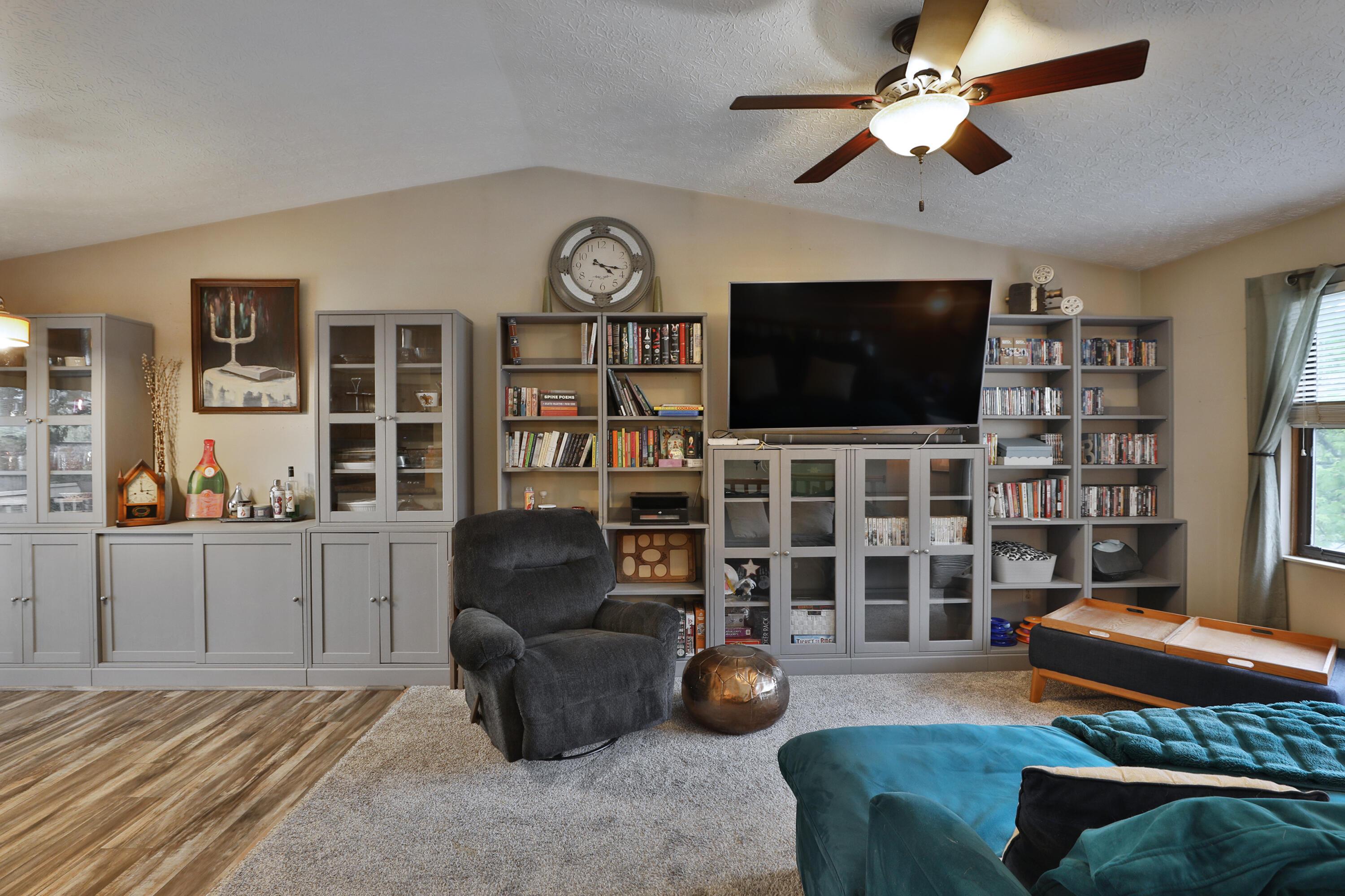 412 Greencamp Drive, Columbus, Ohio image 7