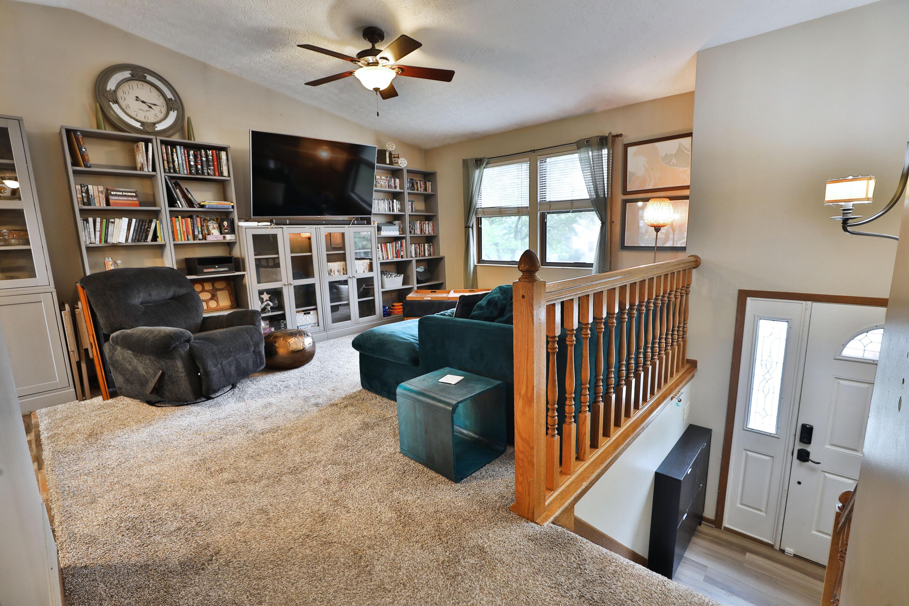 412 Greencamp Drive, Columbus, Ohio image 6