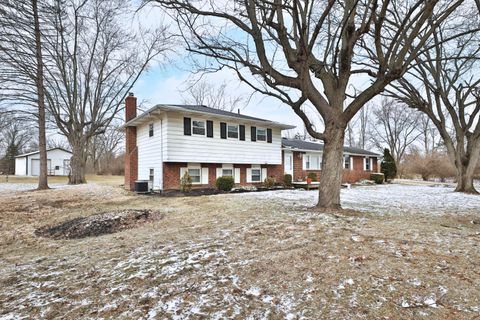 Photo of 4677 Harrisburg Pike, Grove City, OH 43123 (MLS # 226005300)