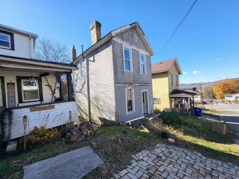 Photo of 412 Grant Street, East Liverpool, OH 43920 (MLS # 225045660)