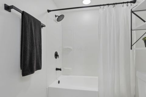 Tiny photo for 5300 Wagon Wheel Lane, Columbus, OH 43230 (MLS # 226000754)