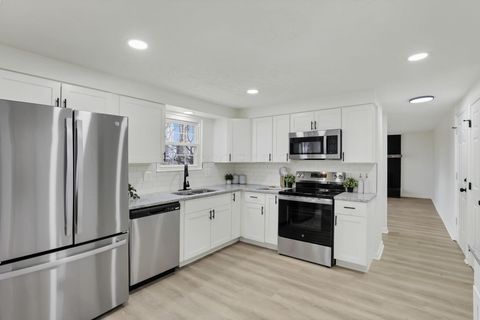 Tiny photo for 5300 Wagon Wheel Lane, Columbus, OH 43230 (MLS # 226000754)