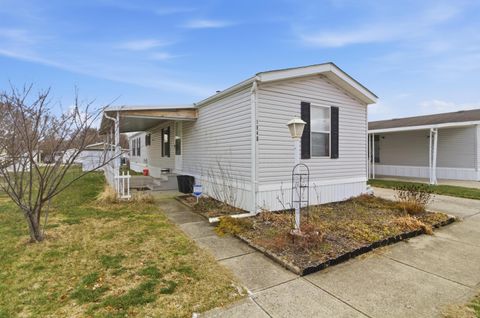 Photo of 1948 Big Run Bluff Boulevard, Grove City, OH 43123 (MLS # 226000593)