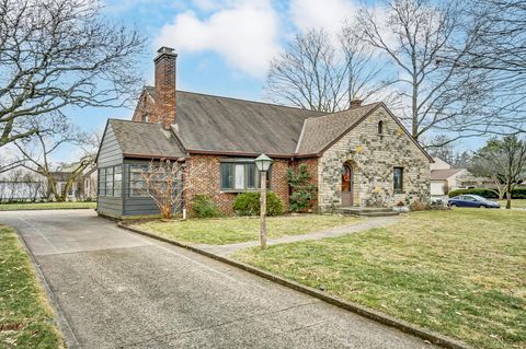 Photo of 1659 Tremont Road, Columbus, OH 43212 (MLS # 225042151)