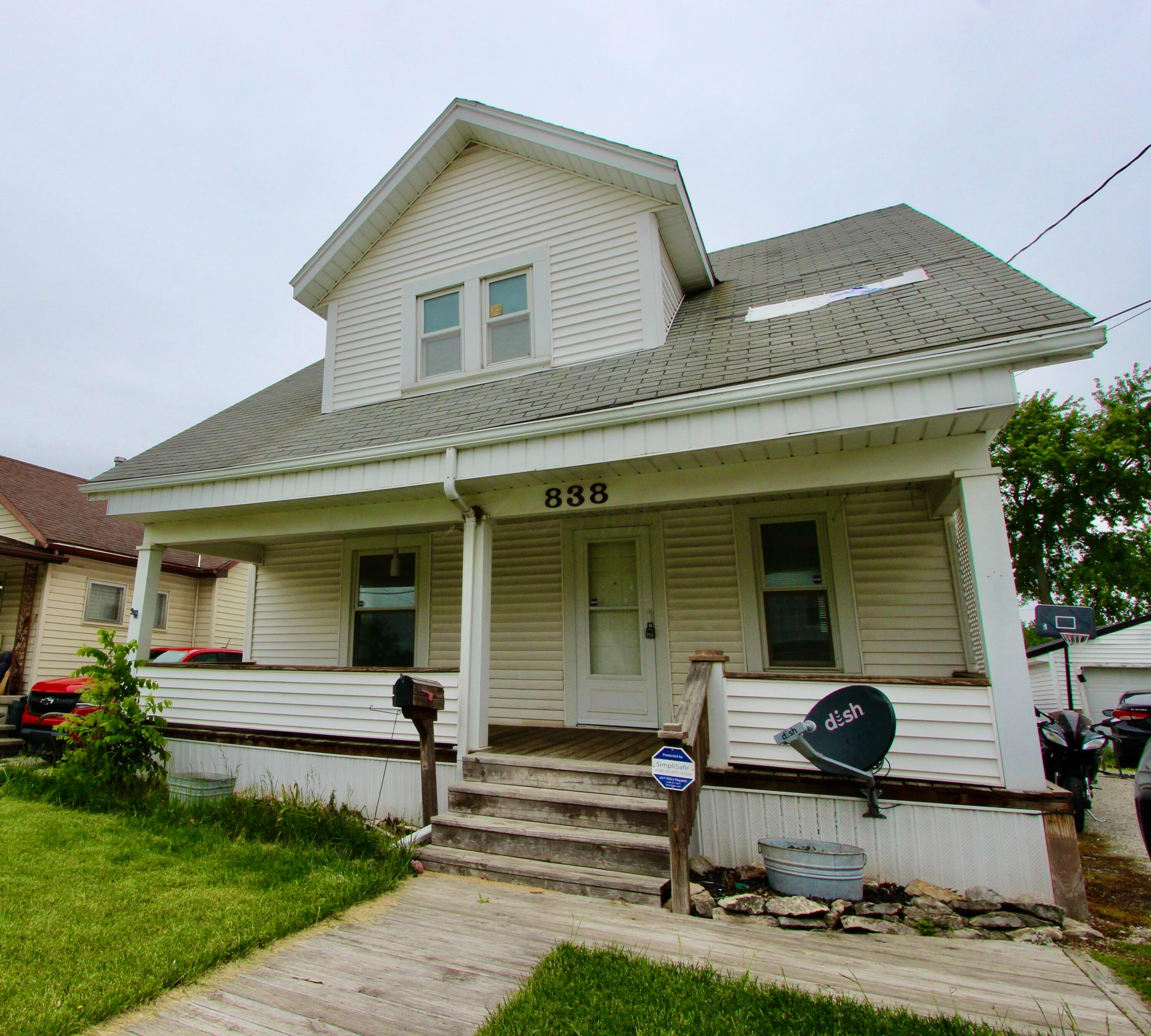 838 Oak Grove Avenue