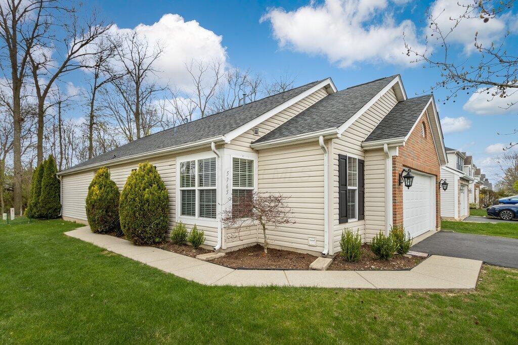 5765 Redsand Road, Hilliard, Ohio image 2
