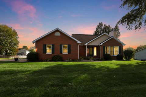 Photo of 965 Nadine Drive, Heath, OH 43056 (MLS # 225038766)