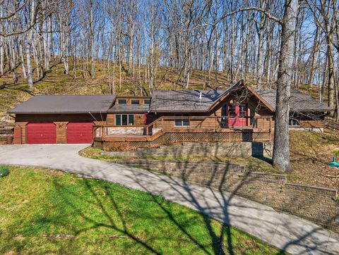 Photo of 2412 Audrey Drive E, Newark, OH 43055 (MLS # 226011254)