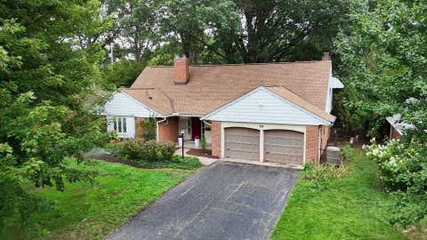 Photo of 121 Ceramic Drive, Columbus, OH 43214 (MLS # 226027944)