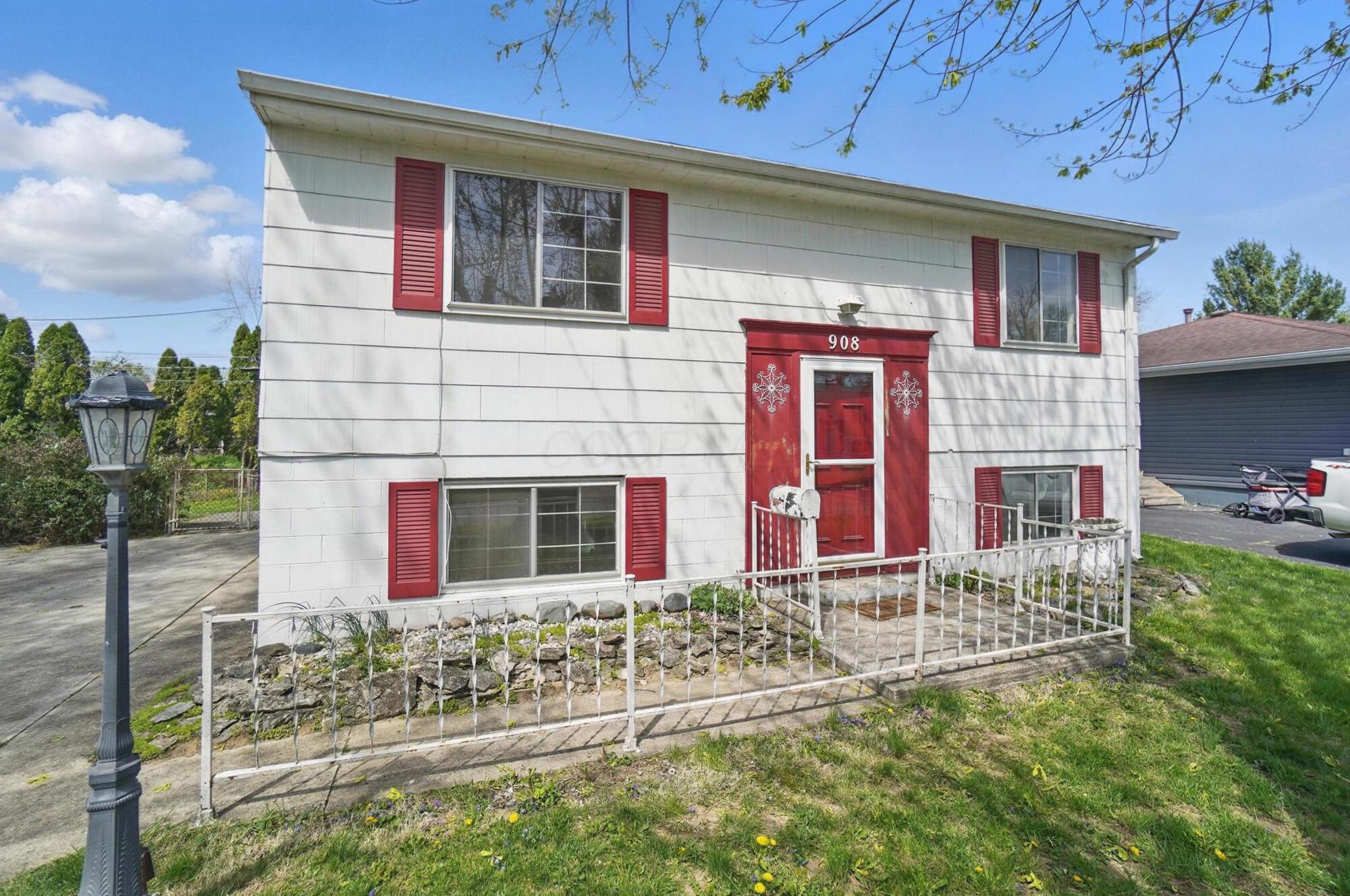 908 Higbee Drive, Columbus, Ohio image 2