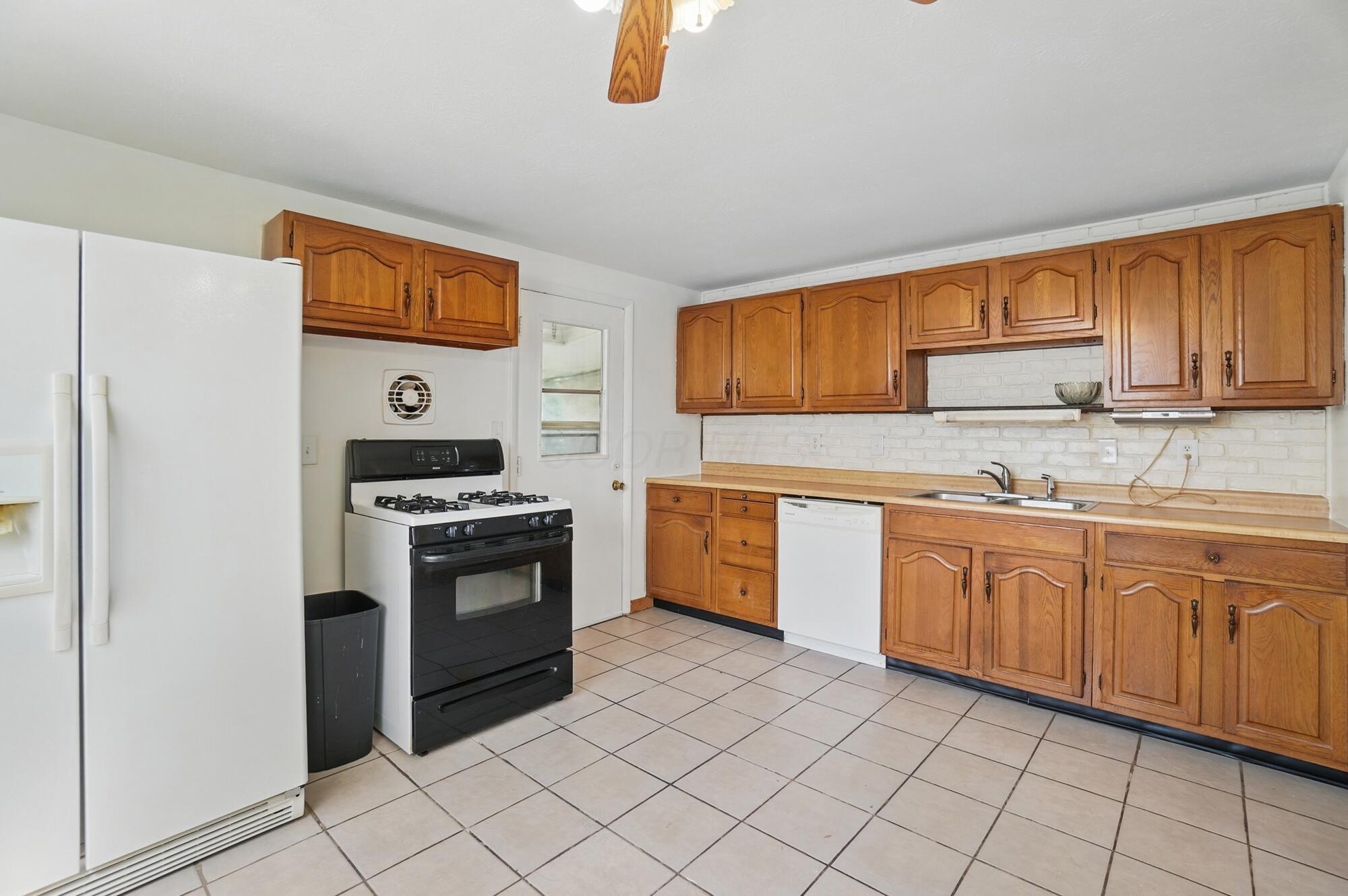 908 Higbee Drive, Columbus, Ohio image 9
