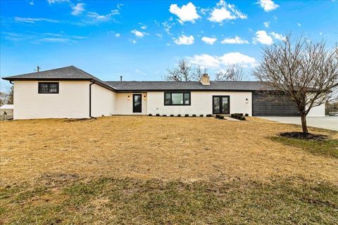 Photo of 1933 London Groveport Road, Grove City, OH 43123 (MLS # 225045982)