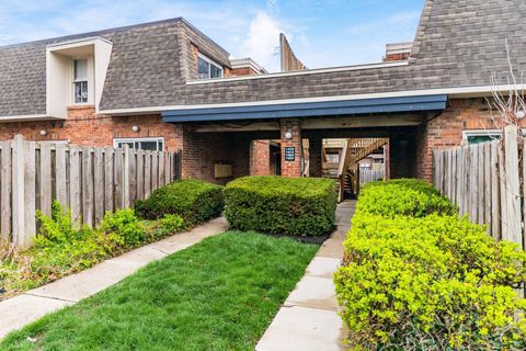 Photo of 1474 Lafayette Drive B #B, Columbus, OH 43220 (MLS # 226010758)