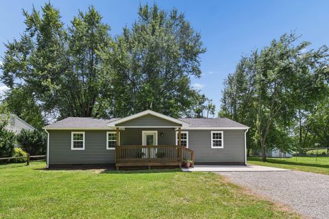 Tiny photo for 8 Brown Avenue, Chillicothe, OH 45601 (MLS # 226024178)