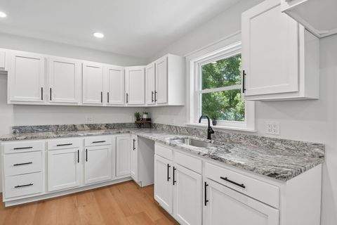 Tiny photo for 8 Brown Avenue, Chillicothe, OH 45601 (MLS # 226024178)