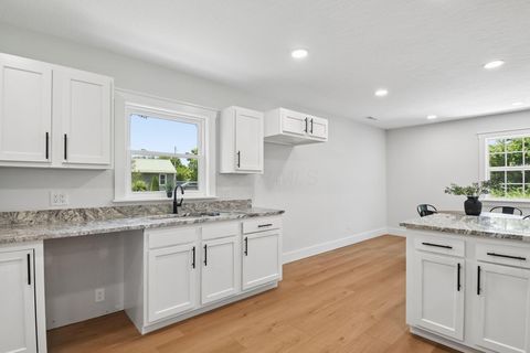 Tiny photo for 8 Brown Avenue, Chillicothe, OH 45601 (MLS # 226024178)