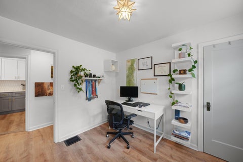 Tiny photo for 1006 Chambers Circle, Columbus, OH 43212 (MLS # 226035622)