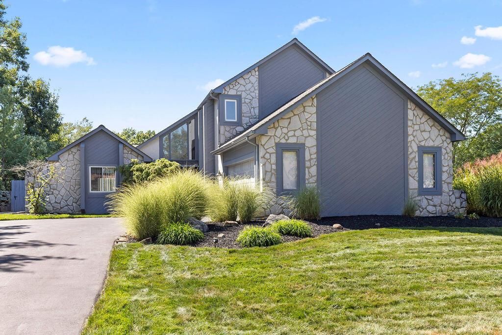 Photo for 1239 Chatham Ridge Road, Westerville, OH 43081 (MLS # 223030671)