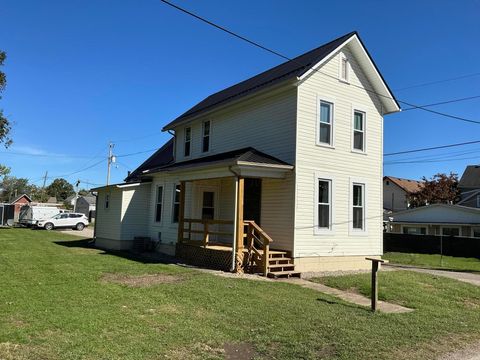 Photo of 452 Walnut Lane, Newark, OH 43055 (MLS # 225038641)