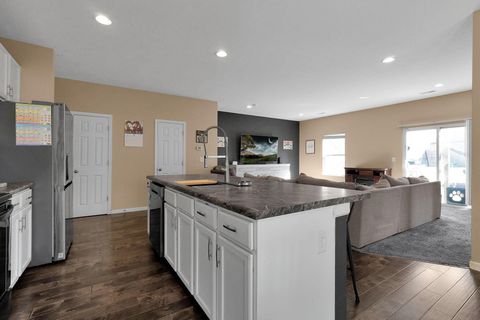 Tiny photo for 2940 Sussex Place Drive, Grove City, OH 43123 (MLS # 226005771)