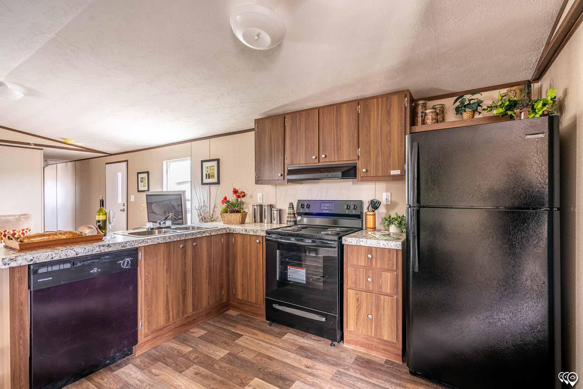 6277 Blue Bell Lane, Orient, Ohio image 2