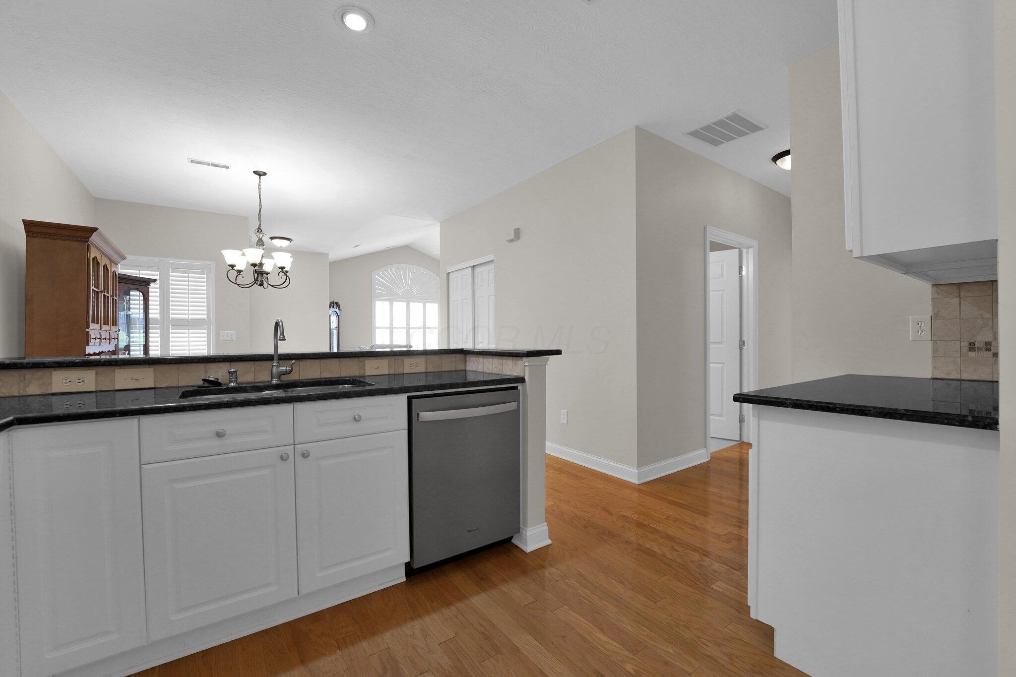 906 Villas Drive, Pataskala, Ohio image 10