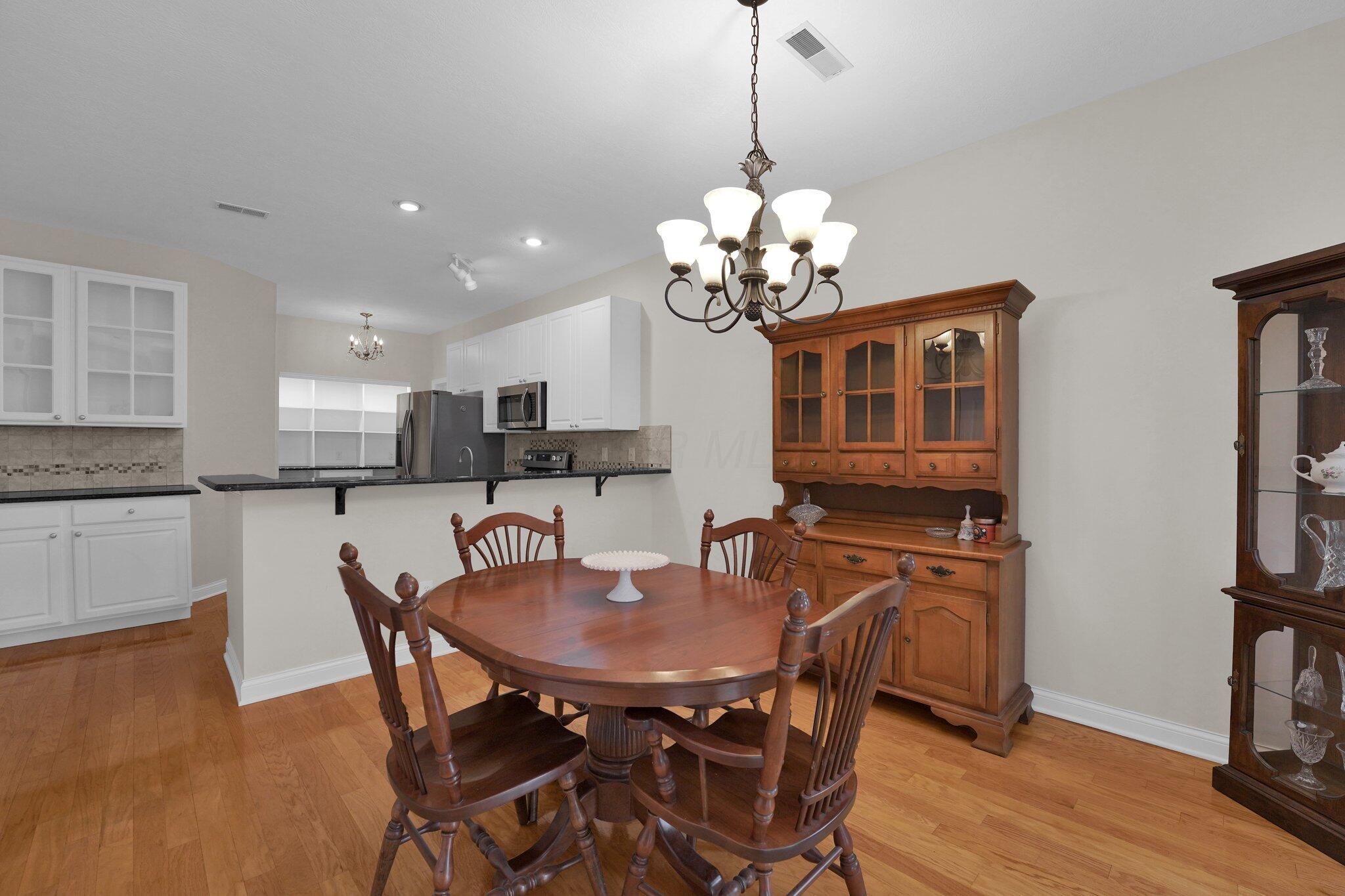 906 Villas Drive, Pataskala, Ohio image 13